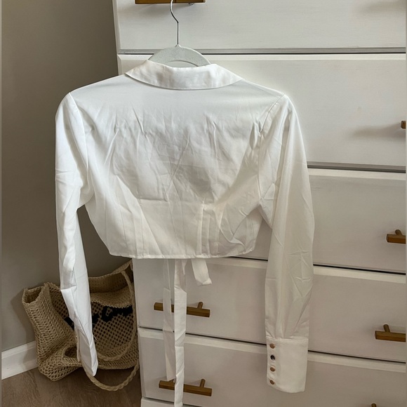NWT FRIEDERIKE SHIRT - CROPPED TIE BACK WRAP SHIRT IN WHITE - showpo - Picture 4 of 7